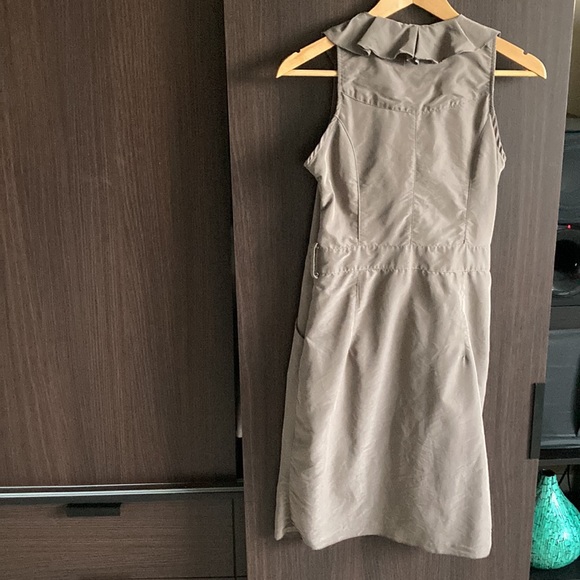 SLN taupe size 40 dress with ruffles and pockets - Picture 4 of 6